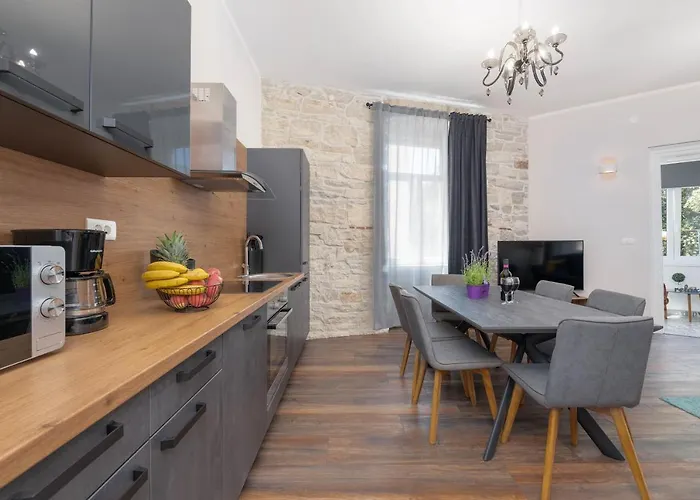 アパート Dante Paradiso プーラ